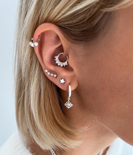 Piercing de la llama a tus pendientes sus nombres - Treatwell