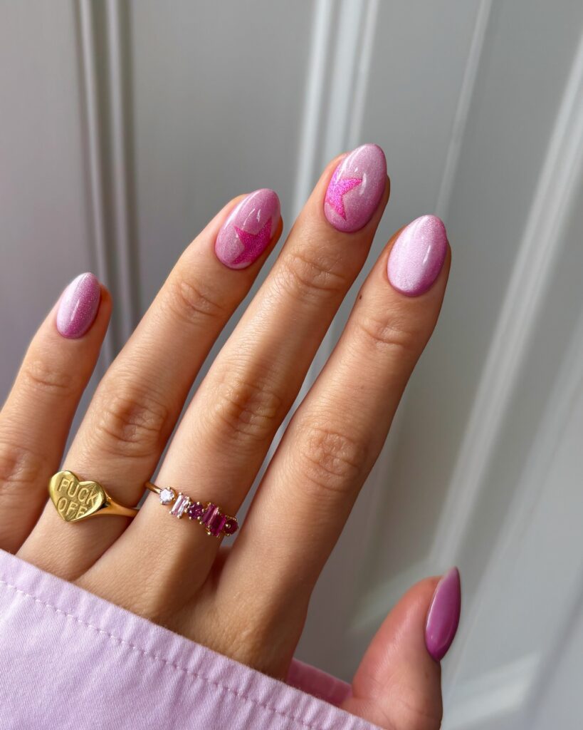 Tendencias de belleza para la primavera de 2026 - Uñas cat eye - @thenaillologist | Treatwell