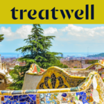 Una vista panormica de Barcelona desde el Park Güell, con los icónicos bancos de mosaicos de colores de Gaudí y las torres de estilo cuento de hadas en primer plano, la ciudad y el mar al fondo. Una franja amarilla superior muestra el logotipo de "treatwell".