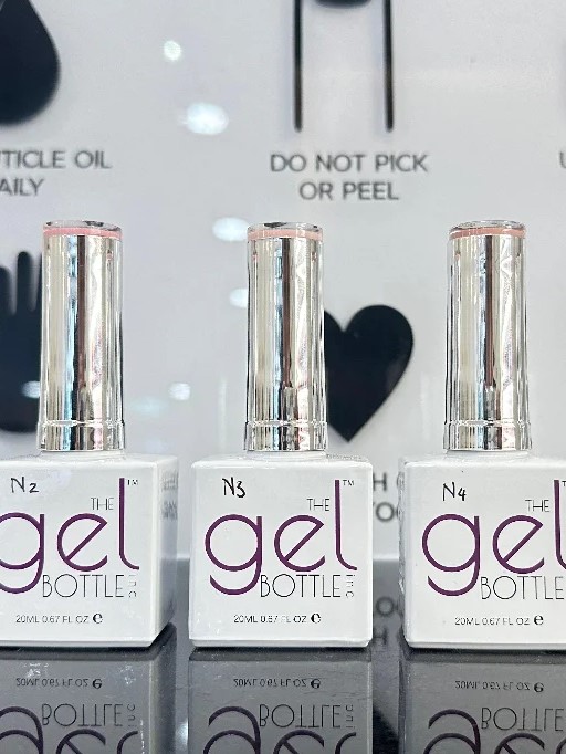 Botes de BIAB de Gel Bottles Inc. en una estantería