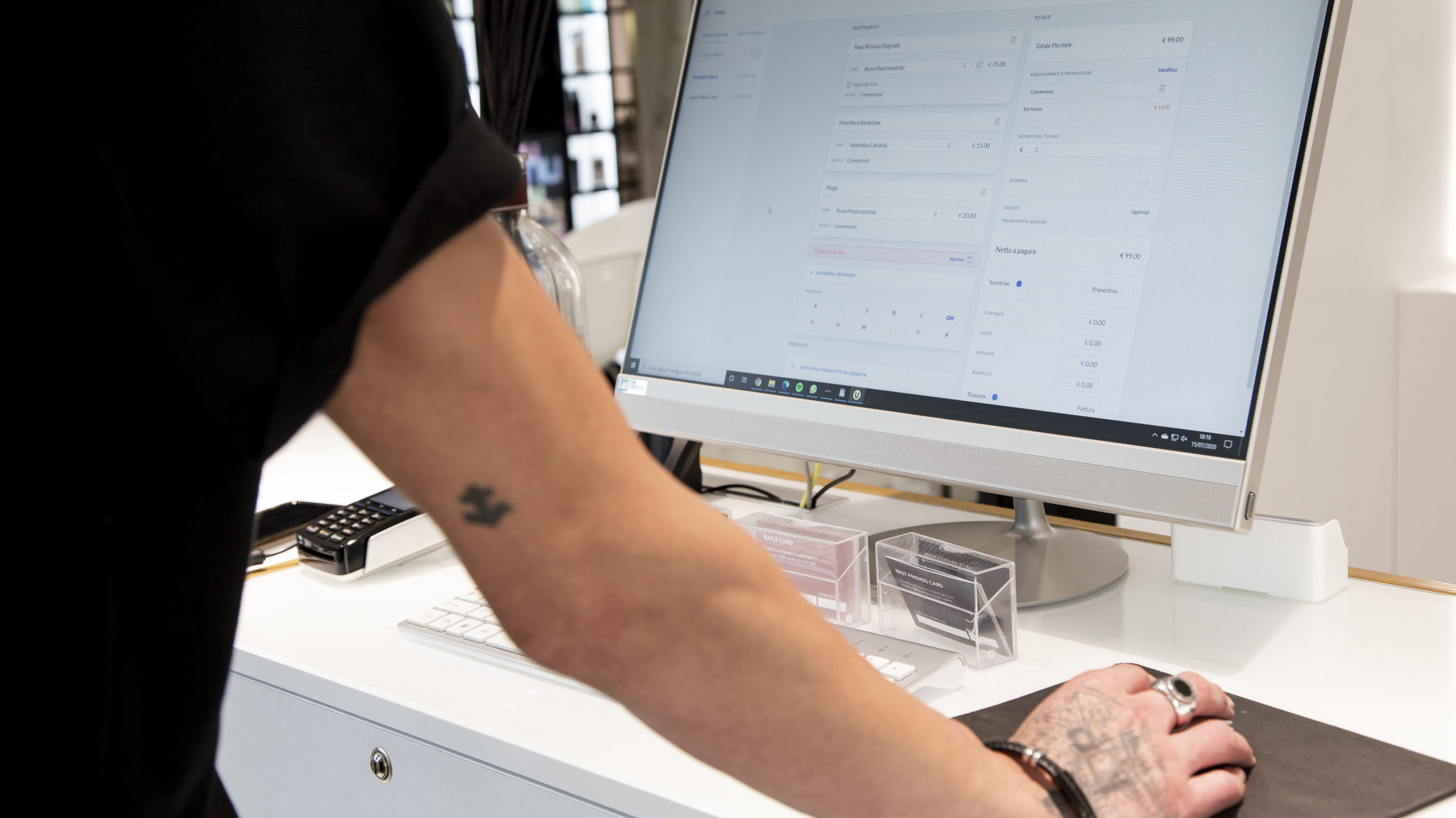 CRM estetica : mejora la experiencia del cliente en tu salón con el customer data